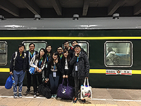 中大学生乘坐火车从哈尔滨前往俄罗斯（哈尔滨工业大学交流活动参加者提供）